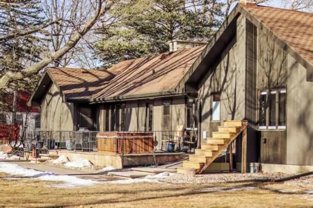 YOUR HOME-pooltable-playset-sauna Отели в г. Уилмар