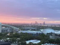 Spectacular views of this amazing Olympic Park apartment (entire place) 시드니 쇼그라운드 주변 호텔