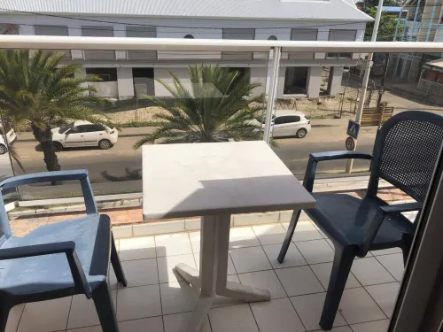 Charming studio with sea view and 2 steps from Ste Anne beach