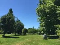 A natural, cocooning escape just 25 minutes from Bordeaux. Hotel di La Lande-de-Fronsac