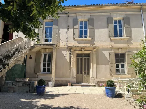 House in the village, near Avignon Hotels in Barbentane