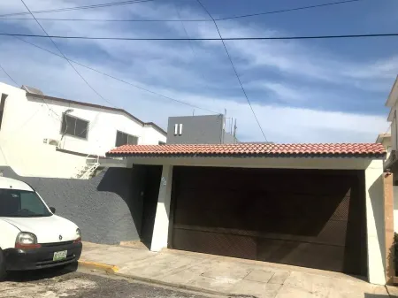 Habitación amueblada baño/entrada independiente