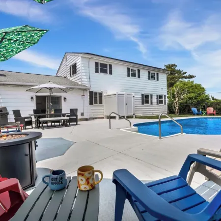 Close To Beach, 5 Bedroom, Sleeps 12, Saltwater Pool, Large Yard, On Golf Course