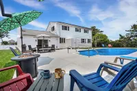 Close To Beach, 5 Bedroom, Sleeps 12, Saltwater Pool, Large Yard, On Golf Course