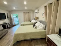 Modern 2 bed cabin 2 miles from Lake Nimrod and within 30 mins of 4 state parks Hotels in Plainview