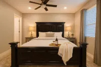 2Br Villa Near Windsor Beach Hot Tub Oasis Boat/RV Parking w/Hookups