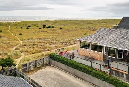 Oceanfront-Nicest on the Beach! Full Late 2025 Renovation!!