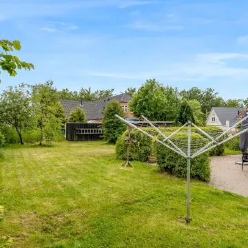 "Elza" - 2.5km from the sea