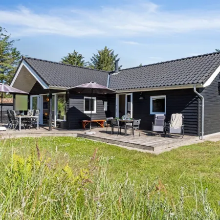 "Swen" - 1.3km from the Sea