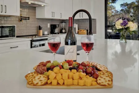 Serene Getaway Nestled in the Tx Hill Country! Отели рядом с достопримечательностью «Cranes Mill Marina»