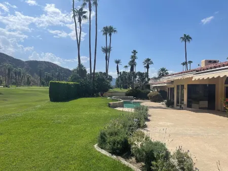 Luxurious 4,500-sq-ft Home, Prime Location, Sweeping Mountain & Golf Course View Отели рядом с достопримечательностью «Индиан-Уэллс Теннис Гарден»