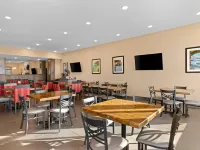 Comfort Inn & Suites Munising-Lakefront - breakfast