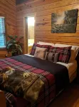 Honey Bear Hideaway spacious private intown pets