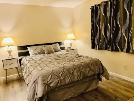 Convenient and newly renovated cozy private home