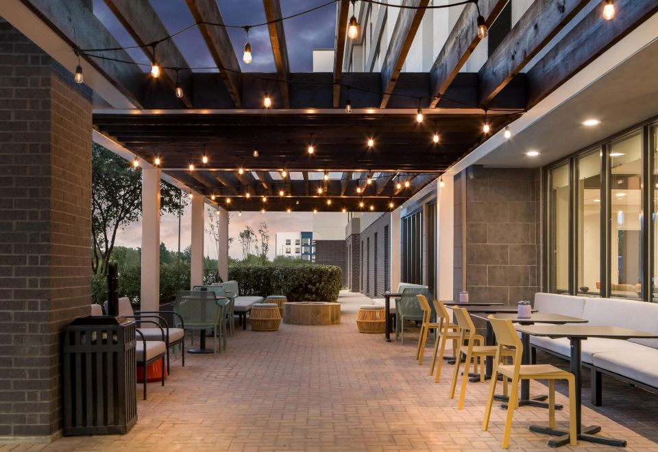 홈2 스위트 바이 힐튼 조식 장소