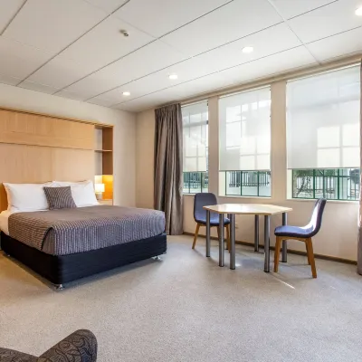 Greenlane Manor Motel Hotels near Spotless Services Limited