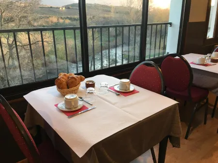 Hôtel Restaurant Mas le Châtelet Отели в г. Лане