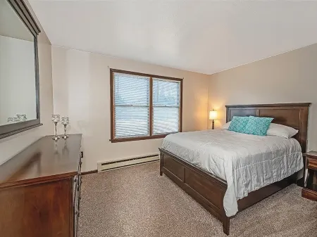 Level Laurel highlands house on 5 acres!