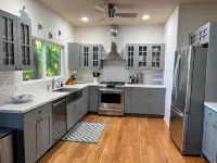 NEW! 3/BR Coffee Estate with Hot Tub and Ocean View in Kona town