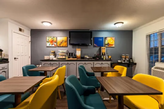 Quality Inn & Suites Tulare