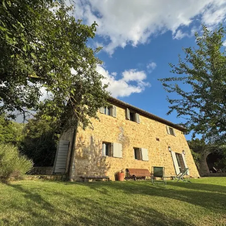 Podere Fontebernardi, authentic Tuscan farmhouse overlooking Pienza.