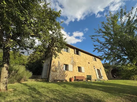 Podere Fontebernardi, authentic Tuscan farmhouse overlooking Pienza.
