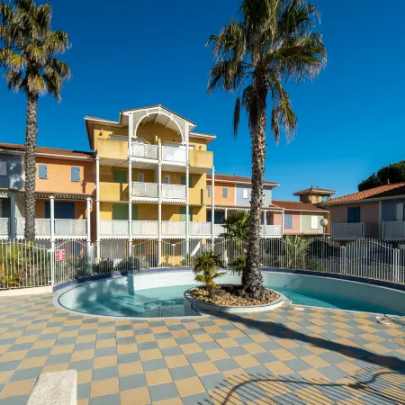 Beachside Apartment with Pool