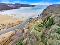 Cottage by Loch with Stunning Views