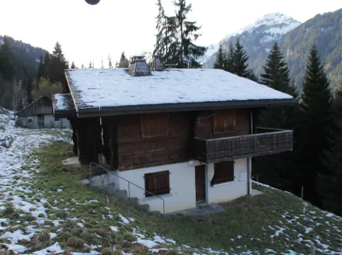 Chalet in Vonnes near Chairlifts & Shuttle