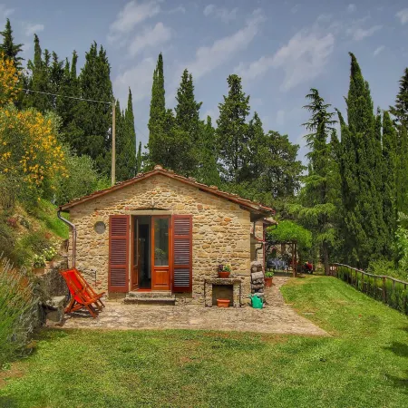 Detached cottage with pool