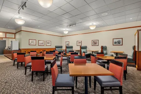 The Inn at GIG Harbor Отели в г. Растон