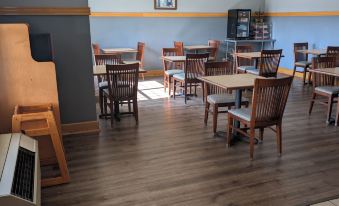 Chisholm Inn & Suites