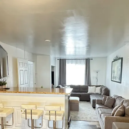 Tranquil Escape: 4-Bedroom Home with Modern Amenities and pool