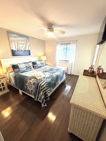 Beachski's Bungalow 2 Bedroom, 2 Bath with Pool and Tennis, Privat Beach Access! Отели в г. Локвудс Фоли