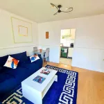 Elisha's City ApartmentHome  to relax for families, couple or friends or alone, Hotels in Wallington