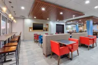 Holiday Inn Express & Suites Wooster Các khách sạn ở Chester Township