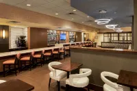 Holiday Inn & Suites CHARLESTON WEST by IHG - С баром