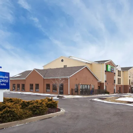 Holiday Inn Express & Suites CLEVELAND-STREETSBORO by IHG
