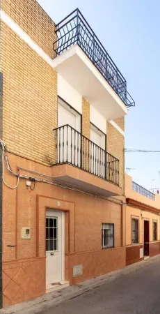 Tinto Townhouse by Olala Homes