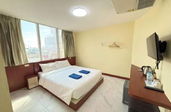 Scala Hostel Отели рядом с достопримечательностью «Золотой Будда»