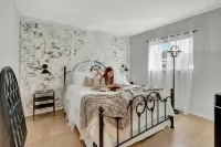 Lovely Rustic Urban Escape, near the Beach