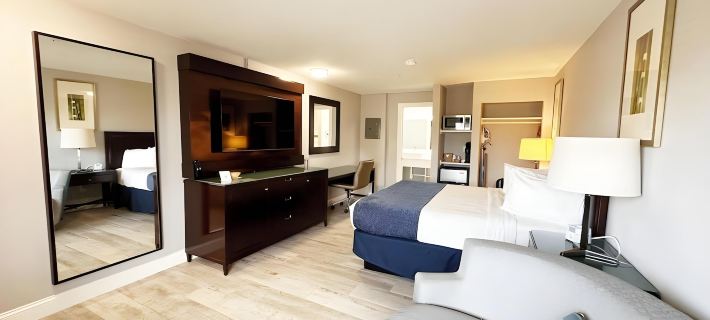 Lantern Inn & Suites - Sarasota Hotels in Whitfield
