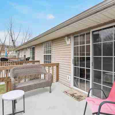 Branson Getaway - Condo for 6 in Epic Location! Others