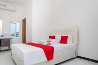 RedDoorz near Telkom Corporate University - 2-Star
