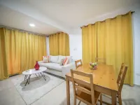 Stylish 1r-1b Apt Near the Beach and Main Street - Private Pools