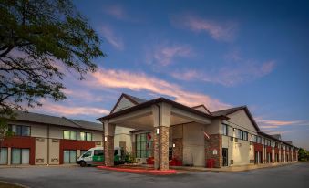 Quality Inn & Suites 5585 Ambler Drive Mississauga Ontario