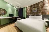 Alma Business Hotel - Motels