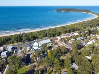'Broulee Break' -2-Bed Beach House with Games Room