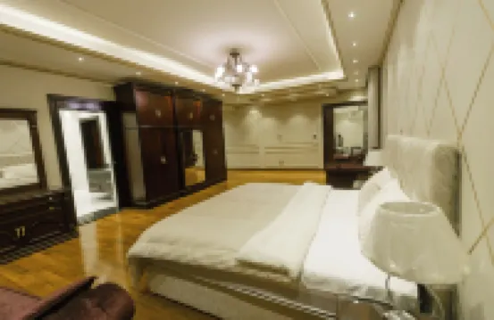 Alsawah Elite 5Br Retreat with Private Pool in Green Heights