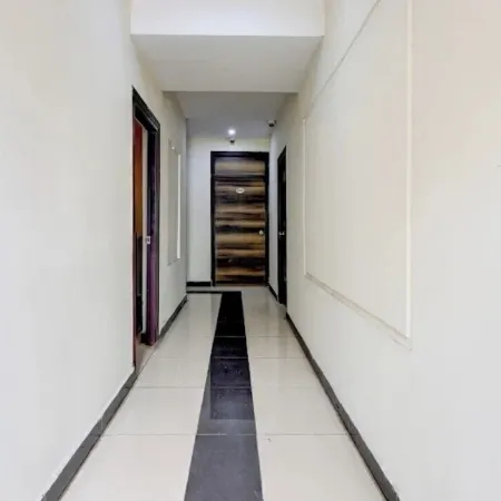 SRI ADITI INN Отели рядом с достопримечательностью «Храм Канакадурга»